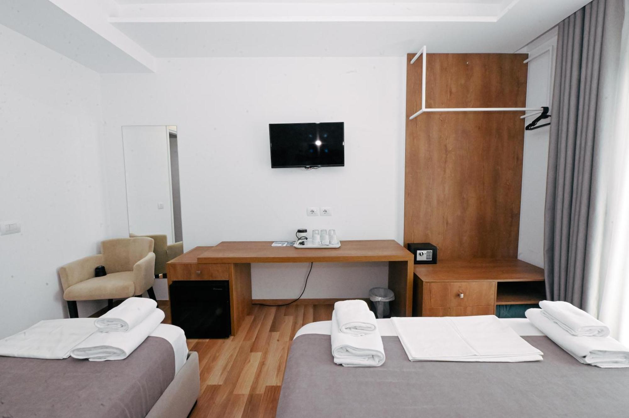 Bianco Hotel Εξαμίλιο Εξωτερικό φωτογραφία