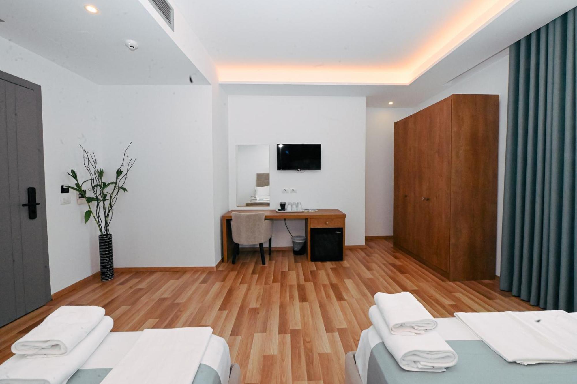 Bianco Hotel Εξαμίλιο Εξωτερικό φωτογραφία