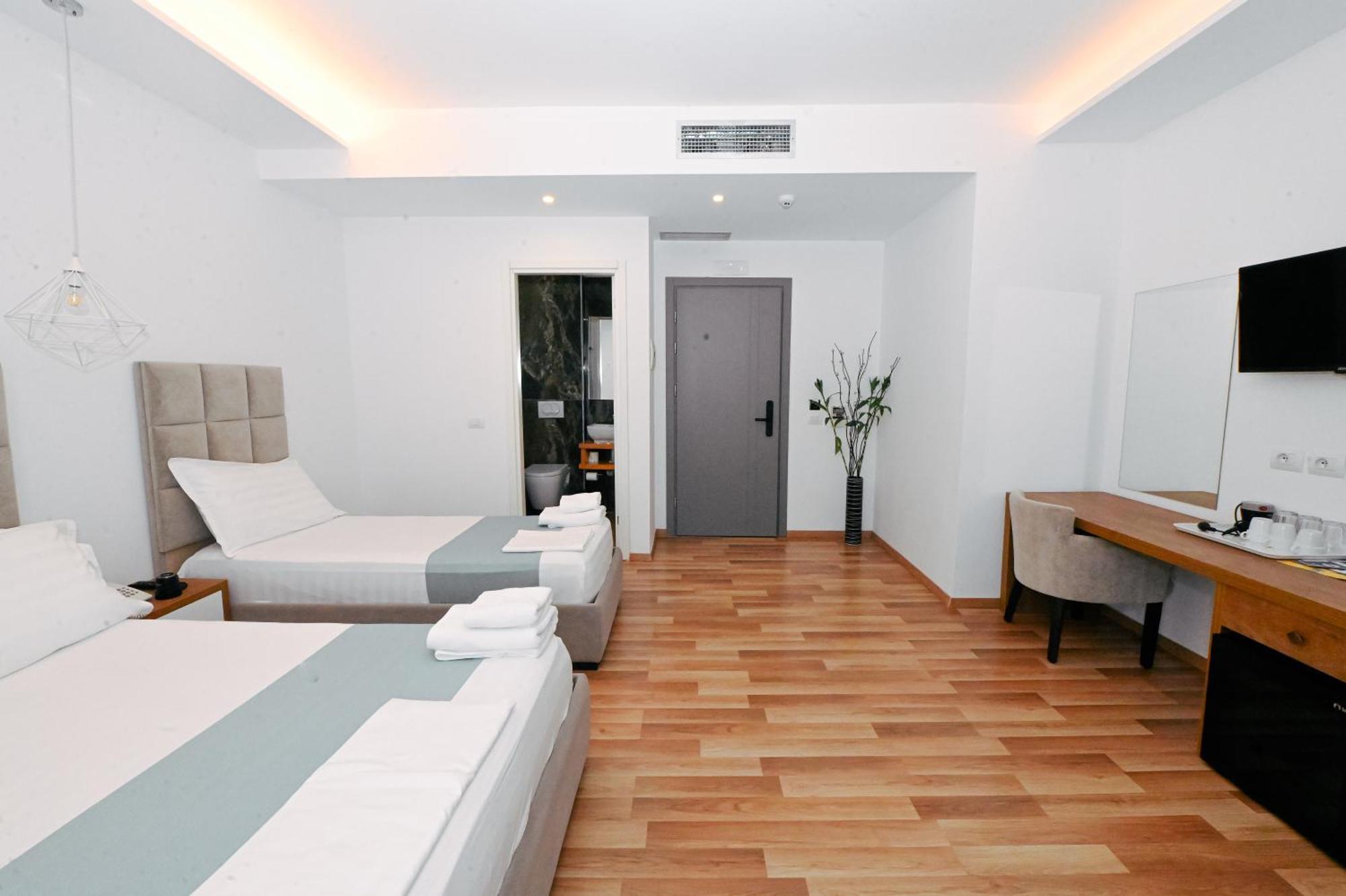 Bianco Hotel Εξαμίλιο Εξωτερικό φωτογραφία