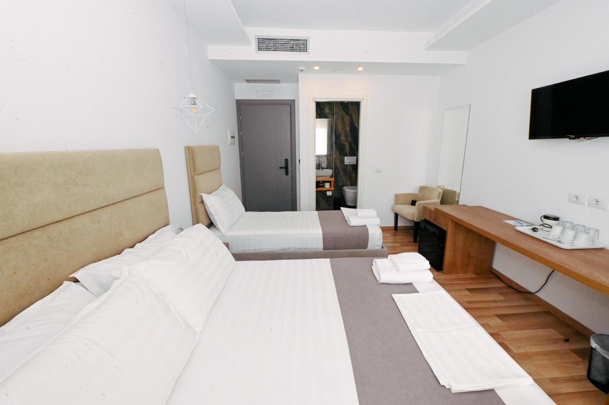 Bianco Hotel Εξαμίλιο Εξωτερικό φωτογραφία