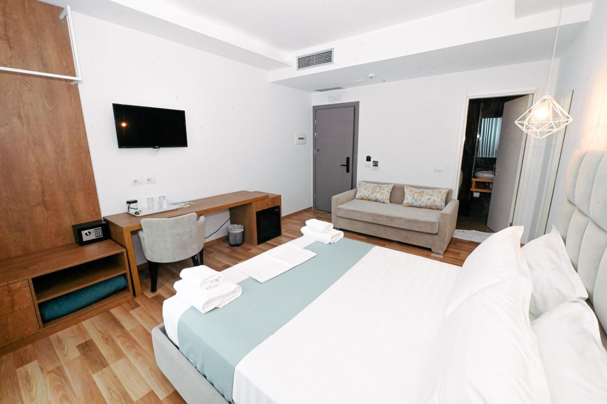 Bianco Hotel Εξαμίλιο Εξωτερικό φωτογραφία