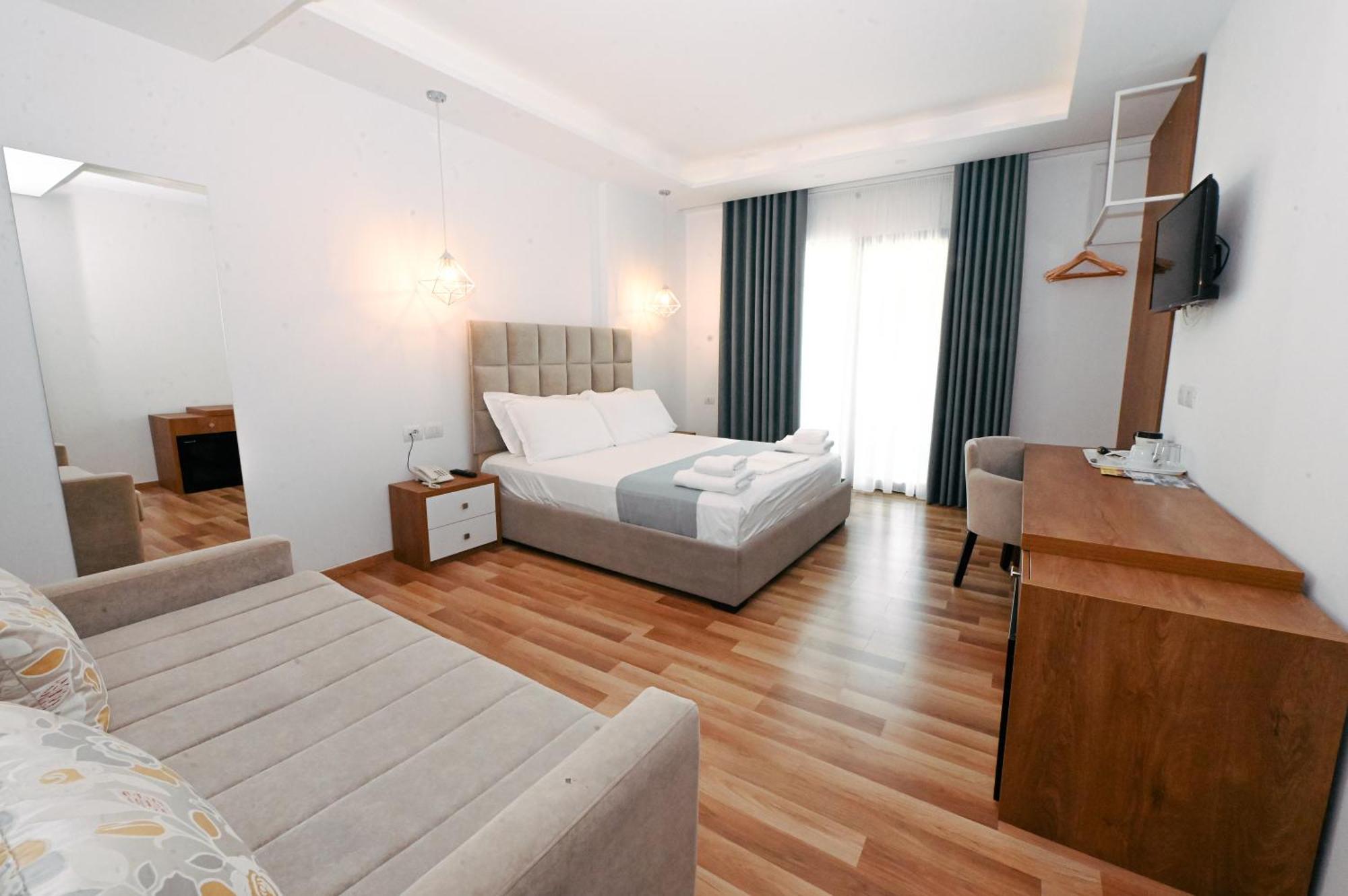 Bianco Hotel Εξαμίλιο Εξωτερικό φωτογραφία