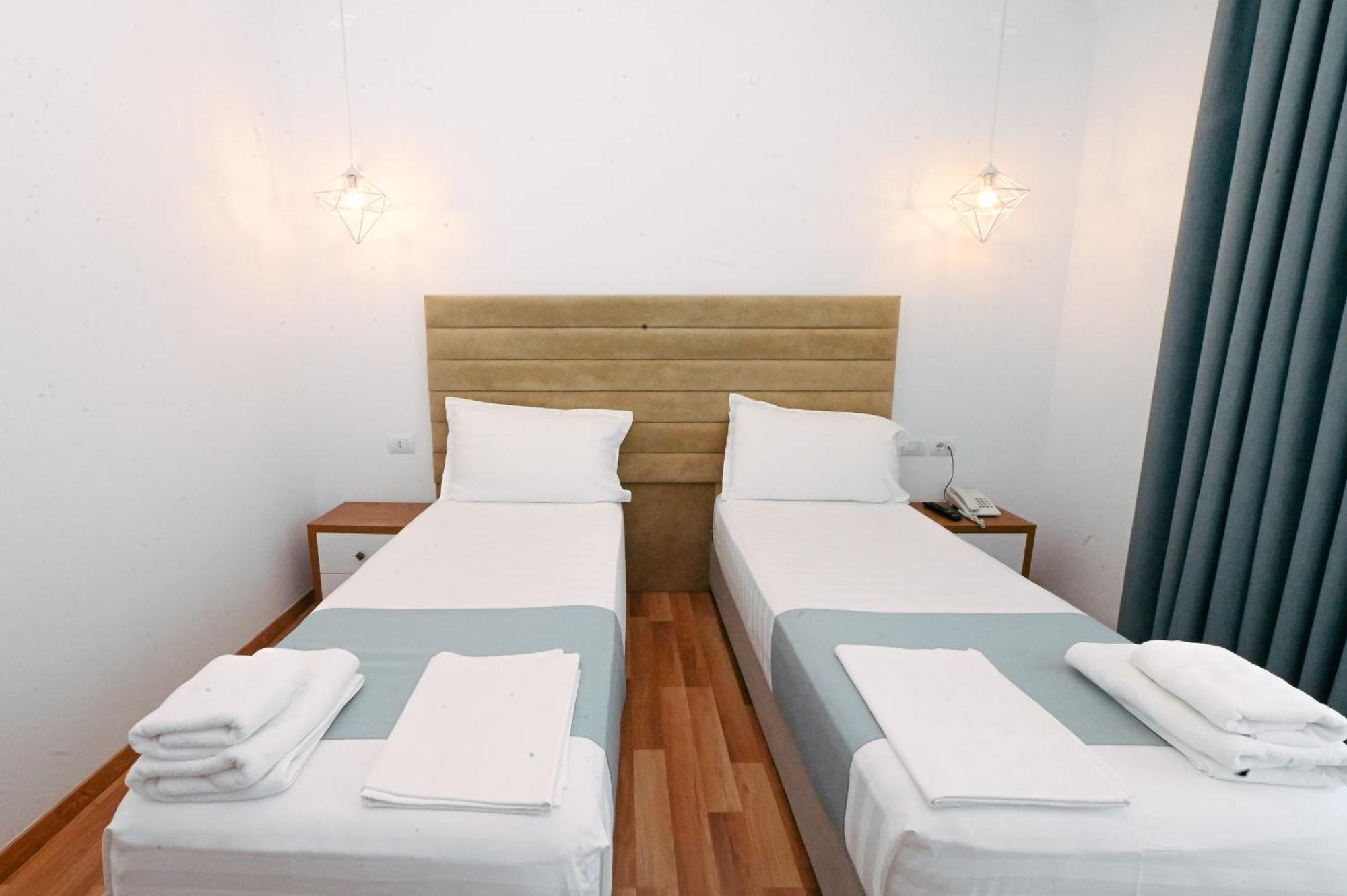 Bianco Hotel Εξαμίλιο Εξωτερικό φωτογραφία